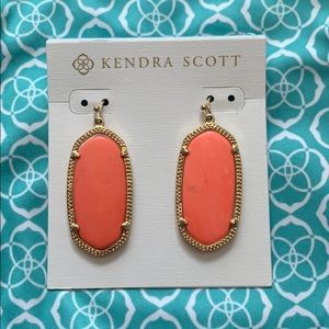 Kendra Scott Elle gold drop earrings in coral/pink